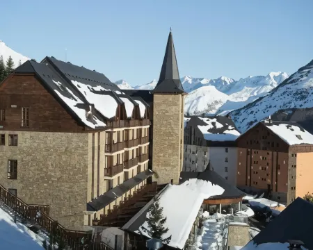 Snö Aragon Hills Hotels in Formigal