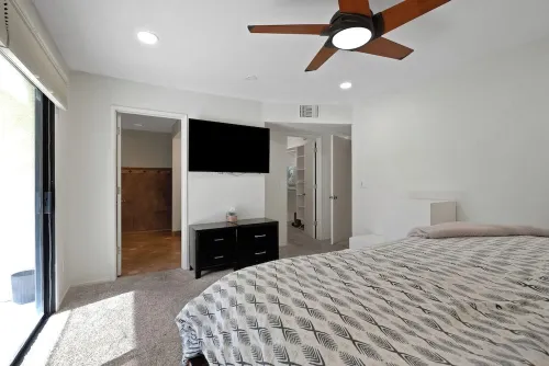 Enjoyable 3-bedroom condo with AC in charming Bakersfield