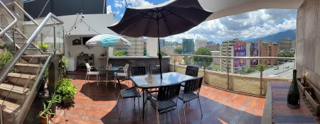 Beautiful bed & breakfast located at the heart of Las Mercedes, in Caracas Отели рядом с достопримечательностью «Edificio Chataing»