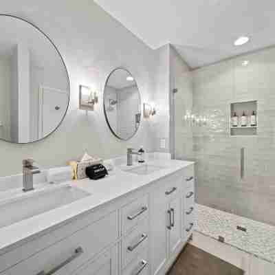 Pool, Beach Walk & Lake Views in Fontana Rooms