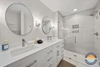 Pool, Beach Walk & Lake Views in Fontana - Villa