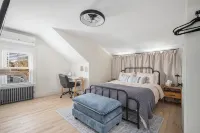 2Br Steps to Oakland Beach Near Airport