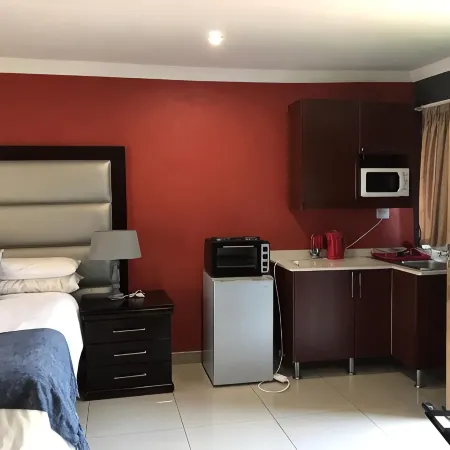 1 Oak Lodge