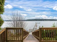 Oceanfront Studio Suite:Ocean Access, Boardwalk, Dock, BBQ, Kayaks & Crab Traps! Hotels in Sooke