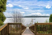 Oceanfront Studio Suite:Ocean Access, Boardwalk, Dock, BBQ, Kayaks & Crab Traps!
