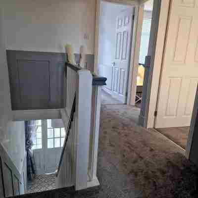 Less than 1 mile from City centre and racecourse. Pet friendly. Others