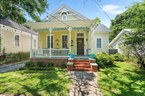 Pet-Friendly Cottage, Walk to Downtown Entertainment & Parades!
