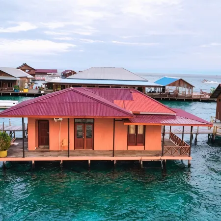 Derawan Fisheries Cottage Отели в г. Беро
