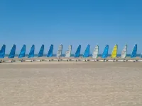 Sunny 2nd-floor apartment facing the sea. Wifi Hoteles en Berck