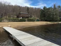 Cabin Close to Town, Private Beach, Parking & Hot Tub