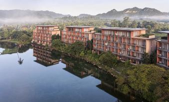 atta Lakeside Resort Suite