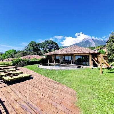 La Reunión is Guatemala's most exclusive resort. La Casa del Volcán - Виллы