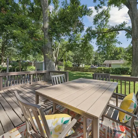Earth & Echo-Nature-Inspired -  Themed Bedrooms + Firepit + Walk to Brookside