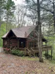 Charming 3-bedroom cabin with WiFi, AC ten mins from downtown Blue Ridge - 3-Star