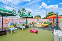 CowboyPool, MiniGolf, Arcade, Firepit, PingPong! Hallandale Beach Gem - 4-Star