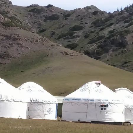 Sayram Lake Lakeside Stargazing Yurt
