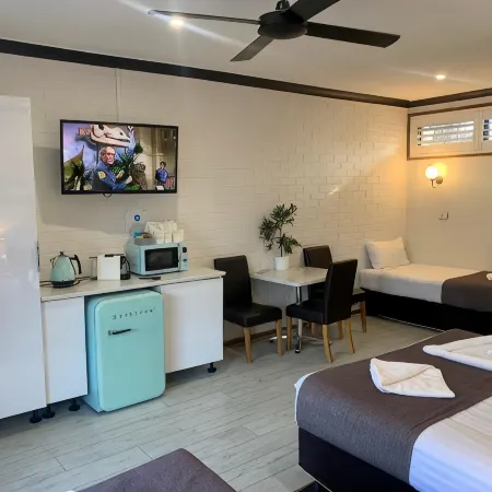 Kurri Motor Inn Отели в г. Сеснок