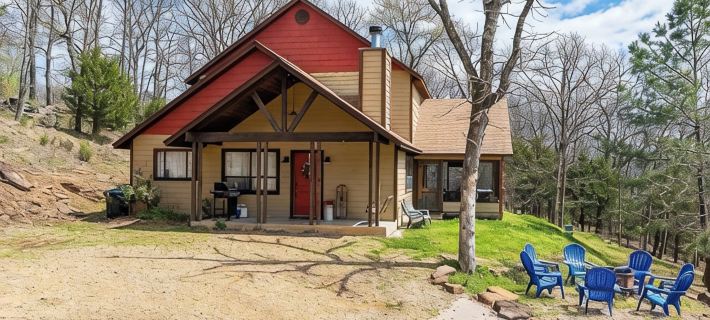 Redbud Lane Cabin at Lake Tenkiller Hotels in Sequoyah County
