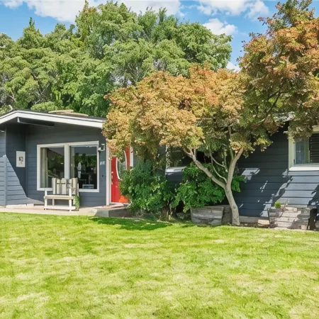 The Red Door Retreat with Huge Pool and Hot Tub