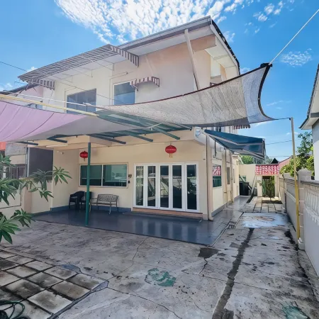 A Classic Heritage Mansion in Melaka | Max 12 Pax & 6 Cars | Walk to Local Restaurants
