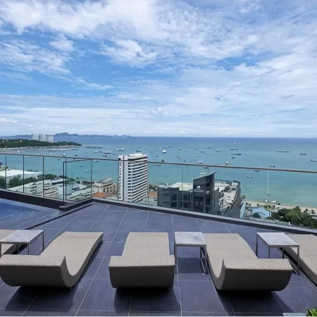 The Edge Central Pattaya – Near Beach, Central & Walking Street by Smile