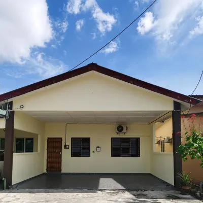 Homestay Che Wan Hotels near Taman Rakyat Gambang, Kuantan Pahang