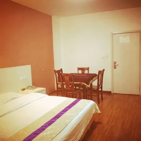 Luoshan Jingyuan Express Hotel