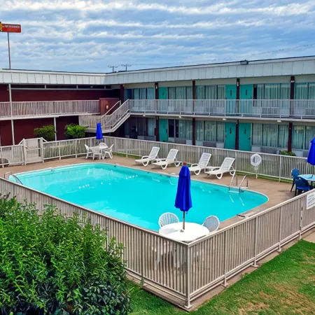 Econo Lodge Paducah West I-24