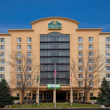 La Quinta Inn & Suites by Wyndham Cincinnati Sharonville