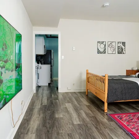 'Croton Nook' - Spacious Studio with Full Eat-in Kitchen, Cozy Getaway