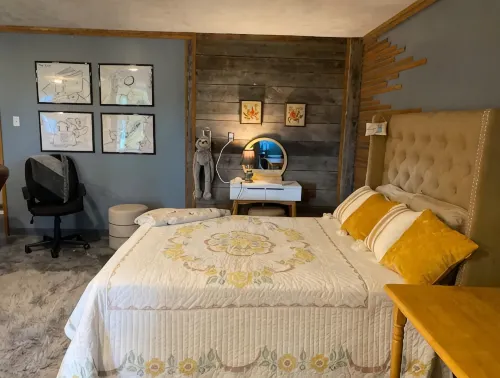 Adorable one bedroom with fireplace/kitchenette - 3-Star