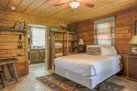 Charming riverfront 2-bedroom cabin in enchanting Dubois with WiFi - Chalets
