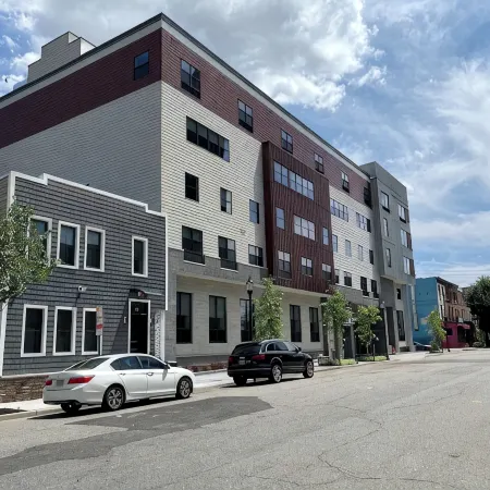 Beautiful 3 Bedroom Apt Home, Jersey City Отели рядом с достопримечательностью «Станция PATH Newport»