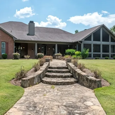 6000 sq ft home with Private Pool and Hot Tub, Sleeps 16 - 13 Acres