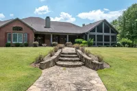 6000 sq ft home with Private Pool and Hot Tub, Sleeps 16 - 13 Acres - 4 stjerner