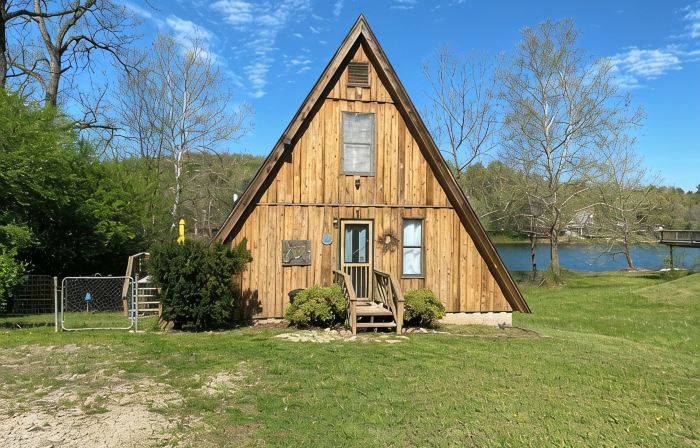 Lakefront Aframe Cabin in Hardy on Kiwanie Lake with Kayaks and Private Dock