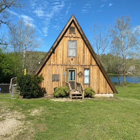 Lakefront Aframe Cabin in Hardy on Kiwanie Lake with Kayaks and Private Dock