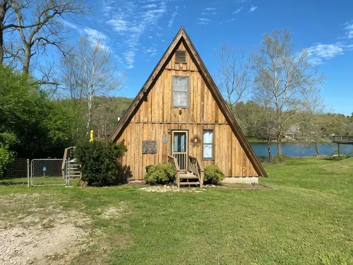 Lakefront Aframe Cabin in Hardy on Kiwanie Lake with Kayaks and Private Dock