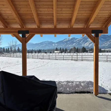 Spectacular 2BR house with view of Bitterroot Mountains.