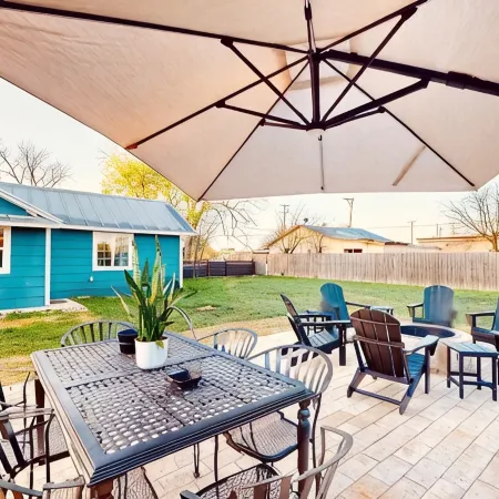 Lupita’s Casita Cozy, Spacious Yard, Sleeps 10, Pets OK, Fire Pit & Patio