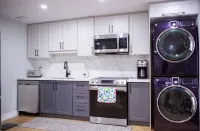 Cozy and Private Basement apartment / Ideal for Relaxation or Work - Homestays