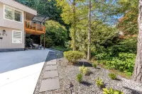 Spacious 3Br Guest Suite by the Creek | North Vancouver - 3-Star