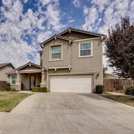 Prime Location Near Shops & Dining, 4 Mins to Downtown, 1 hr to Sequoia Nat’l Pk