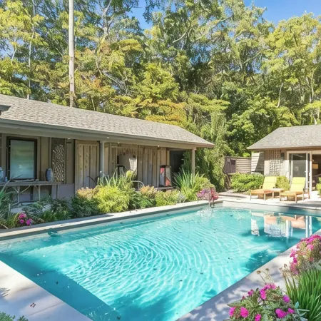 3BR secluded gem w/ pool, minutes to beaches/marinas, walk to town & restaurants