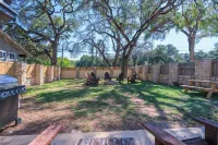 Charming Historic 2-bedroom house in Downtown Wimberley