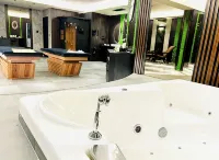 Ramada by Wyndham Sofia City Center - Hot Tub