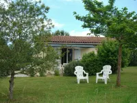 Comfortable 4/5-person gite with shared heated pool Sarlat/Cahors