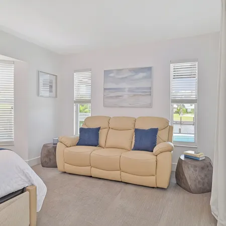 NEW!! PARADISE! MODERN-WATERFRONT-LARGE HEATED POOL-5 MIN TO FISHVILLE