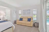 NEW!! PARADISE! MODERN-WATERFRONT-LARGE HEATED POOL-5 MIN TO FISHVILLE