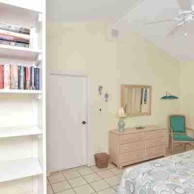 Buttercup Family Cottage beautiful beach, great snorkeling spot across the road Rooms